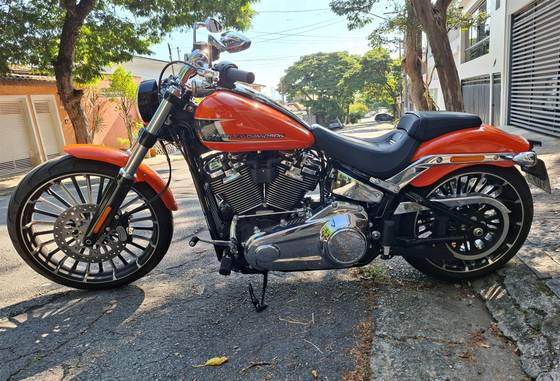 HARLEY-DAVIDSON SOFTAIL BREAKOUT 